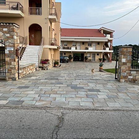 Flo'S Apartments Missolonghi Exterior photo